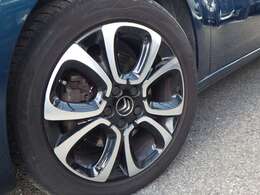 純正アルミホイールタイヤの山も残っています。