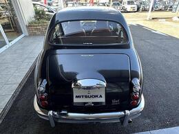 リアにかけ丸みのある愛おしく洗練されたセダンタイプです。