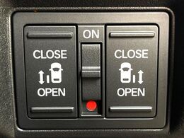 【両側パワースライドドア】スマートキーや運転席のスイッチで後席両側スライドドアの開閉が可能♪電動だから力を入れてドアを開ける必要が無く、小さなお子様でも簡単に開け閉めでき快適です♪