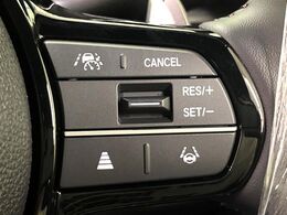 【アダプティブクルーズコントロール】高速道路での長距離走行が楽に！！自動で速度を保つクルーズコントロールが、衝突軽減システムと連携し、前方の車両を感知して車間を保つように速度調節してくれます！！