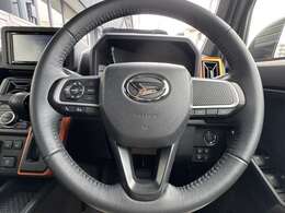 ステアリングスイッチ付き★ハンドルのスイッチでナビの音量調整などもでき、便利です★