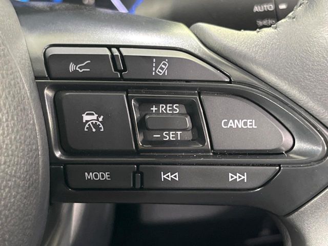 【レーダークルーズコントロール】高速道路での長距離走行が楽に！！自動で速度を保つクルーズコントロールが、衝突軽減システムと連携し、前方の車両を感知して車間を保つように速度調節してくれます！！