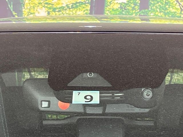 【トヨタセーフティセンス】走行中に前方の車両等を認識し、衝突しそうな時は警報とブレーキで衝突回避と被害軽減をアシスト。より安全にドライブをお楽しみいただけます。