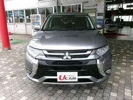 当店は諸費用も含めた総額表示を行っております。諸費用には車庫証明費用が含まれています。また、店舗納車を推奨しておりますので納車費用は含まれておりません。