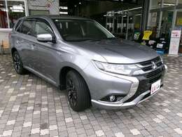 当店は三菱自動車認定の正規中古車販売店として、安心、安全な車をご用意しております。ご購入後は併設の国交省の指定整備工場でアフターサービスも安心です。