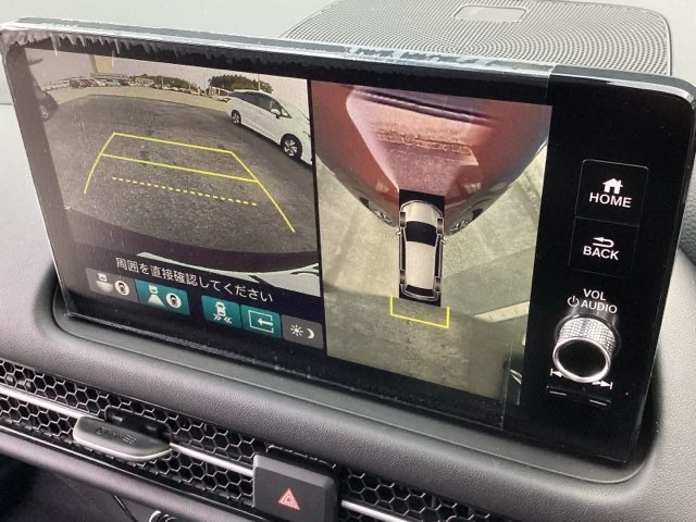 バックカメラも装備しております。車庫入れの苦手なお客様も安心！重宝してくれます！