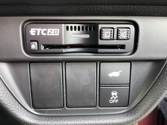 ETCも付いておりますので、高速道路の料金所もノンストップ通過可能ですよ＾＾是非揃えたい装備ですね！