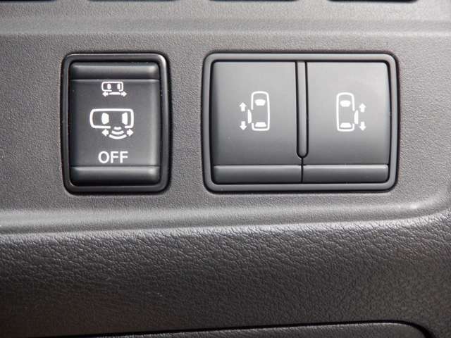 左右両側スライドドアを運転席からもスイッチひとつで開け閉めできますよ♪