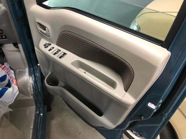 もちろん全席パワーウィンドウ付き車輛です☆