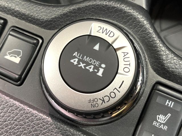 【オールモード4×4】2WD/4WDモードを手軽に切り替え可能。燃費重視の2WD、スタック時に役立つLOCK、AUTOモードでは4WDの配分を自動で調整し、路面状況を問わず安定した走りをサポート。
