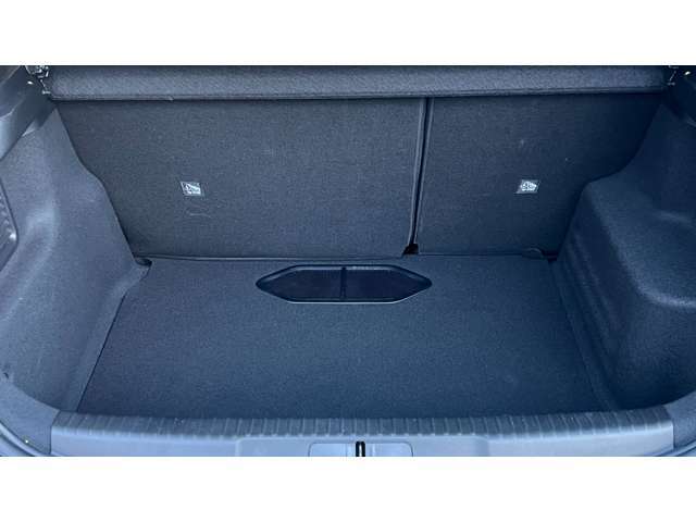 プジョー/シトロエンの正規ディーラーですので納車前の整備、点検はもちろんの事、保証も充実しております。