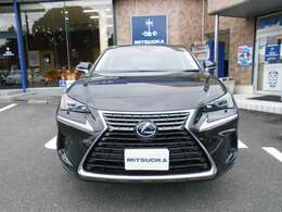 質感の高いSUVで人気モデルのNX300hが入荷しました。