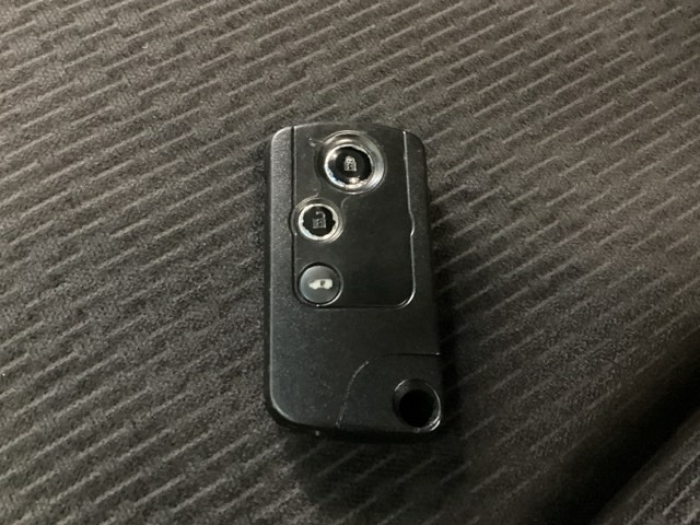 スマートキーを装備しています。鍵を差し込むことなくドアロックの開け閉めができます。