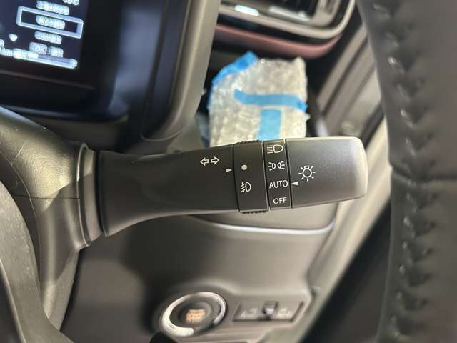 オートライト装備車両です。