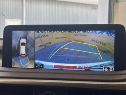 【パノラミックビューモニター】専用のカメラにより、上から見下ろしたような視点で360度クルマの周囲を確認することができます☆死角部分も確認しやすく、狭い場所での切り返しや駐車もスムーズに行えます。
