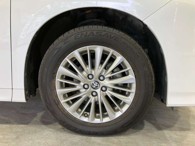 ★当店の在庫車は全車入庫後ボディの傷、内装の汚れを確認し美装専門スタッフが1台1台キレイに仕上げています！