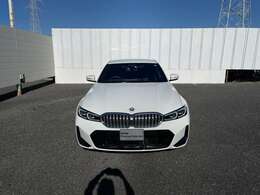 ご納車前には、BMWを熟知したメカニックによる100項目の点検・整備を行います。不具合箇所、交換時期に達している部品に関しましては、全て当社負担で交換してからのご納車となります。