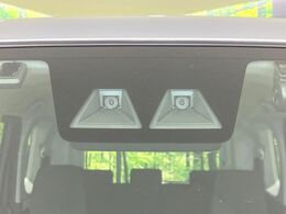 【スマートアシスト】走行中に前方の車両等を認識し、衝突しそうな時は警報とブレーキで衝突回避と被害軽減をアシスト。より安全にドライブをお楽しみいただけます。