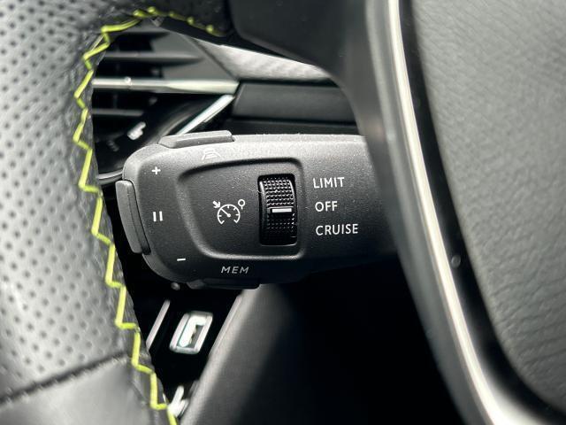 アクティブクルーズコントロール（ストップ＆ゴー機能付）　前走車がいる場合はレーダーと車載カメラがその速度と距離を検知し自動制御によって適切な車間距離を保ちます。