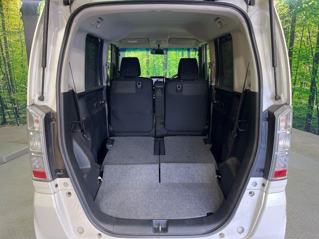 普段のお買い物や通勤、送迎等に十分な荷室スペースを確保しております。セカンドシートを倒すと、大きな荷物の積載も可能です♪