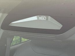 【プリクラッシュセーフティ】前方の車両等を検知し、衝突しそうな時は警報で注意を促し、ブレーキを踏む力をサポート。ブレーキを踏めなかった場合は衝突被害軽減ブレーキが作動、衝突回避をサポートします。