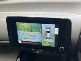 【パノラミックビューモニター】専用のカメラにより、上から見下ろしたような視点で360度クルマの周囲を確認することができます☆死角部分も確認しやすく、狭い場所での切り返しや駐車もスムーズに行えます。