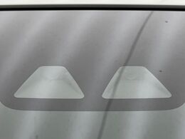 【スマートアシスト】走行中に前方の車両等を認識し、衝突しそうな時は警報とブレーキで衝突回避と被害軽減をアシスト。より安全にドライブをお楽しみいただけます。