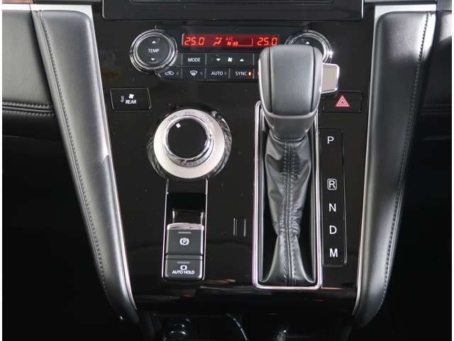 お車の保証修理及びメンテナンスは、全国の三菱ディーラーネットワークでお受け頂けます。