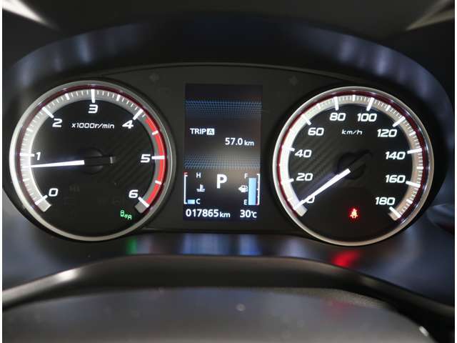 三菱認定中古車では『延長保証』もご用意致しており、保証延長期間は『1年』と『2年』がお選び頂けます。詳細はスタッフにお尋ね下さい。