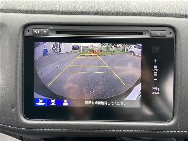 【バックカメラ】駐車時に後方がリアルタイム映像で確認できます。大型商業施設や立体駐車場での駐車時や、夜間のバック時に大活躍！運転スキルに関わらず、今や必須となった装備のひとつです！