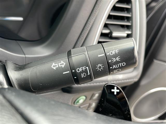 【オートライト】は、付け忘れや消し忘れを防ぐことができます。高速道路などのトンネルなどにも役立ちます♪