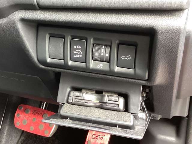 ETC車載器は収納ボックスに入っているのでプライバシー保護にも。