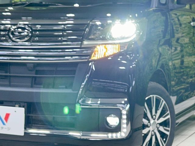 【LEDヘッドライト】悪天候や夜間走行時も良好な視界を確保し安心して運転できる高輝度LEDヘッドライトを装備！点灯速度が早く、消費電力も抑えられています。