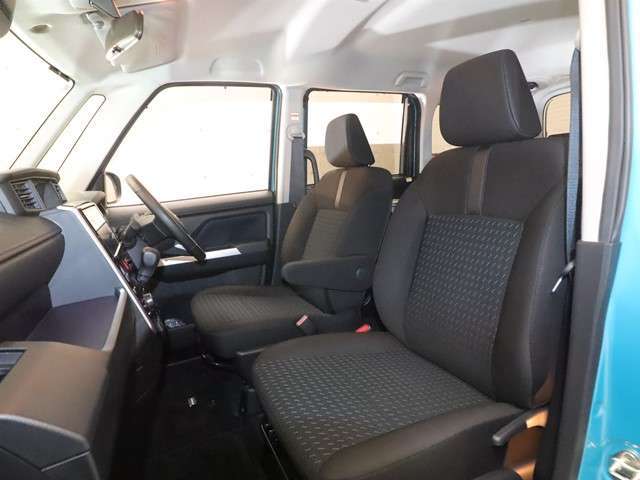 お車のご購入は　カーセブンメガ三郷店にお任せ！入庫の流通がシンプルでおトクな下取り車、買取車が多数在庫！また、とても魅力的なオークションカーも勢ぞろい♪広大な展示場に300台以上の在庫がございます♪