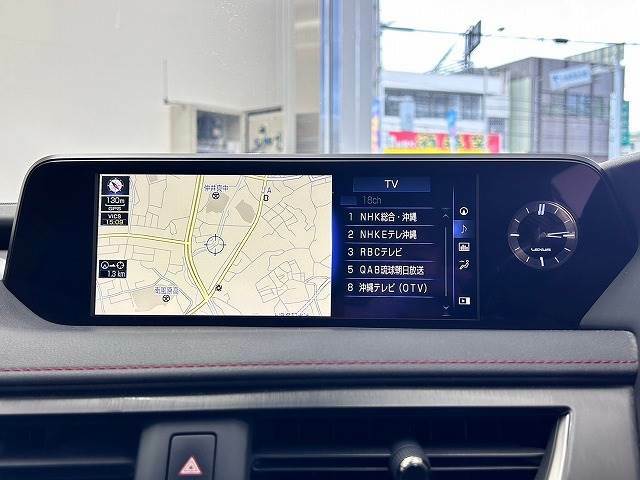 【純正ナビ】一体感のあるナビは、高級感ある車内を演出してくれます。Bluetooth再生などオーディオ機能も充実しておりますので、運転もより楽しめます♪