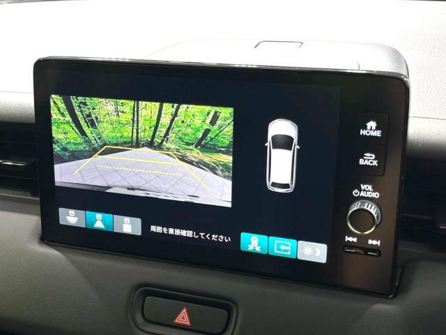 【バックカメラ】駐車時に後方がリアルタイム映像で確認できます。大型商業施設や立体駐車場での駐車時や、夜間のバック時に大活躍！運転スキルに関わらず、今や必須となった装備のひとつです！
