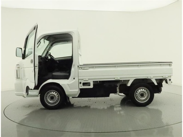 岐阜トヨペットの展示車は、不安が消える、安心が見える、3つの安心を備えています1まるごとクリーニング2トヨタ認定検査員による車両検査証明書付3メーカー年式問わず1年間の無料保証付