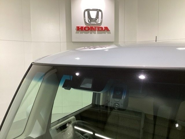 Honda SENSING装着車です。衝突を予測してブレーキをかけたり、前のクルマにちょうどいい距離で走行できる多彩な安心・快適機能を搭載した先進の安全運転支援システムがドライバーをサポートします。