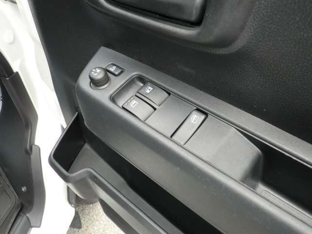 電動格納ミラーでよりコンパクトに！狭い駐車場でも安心です。