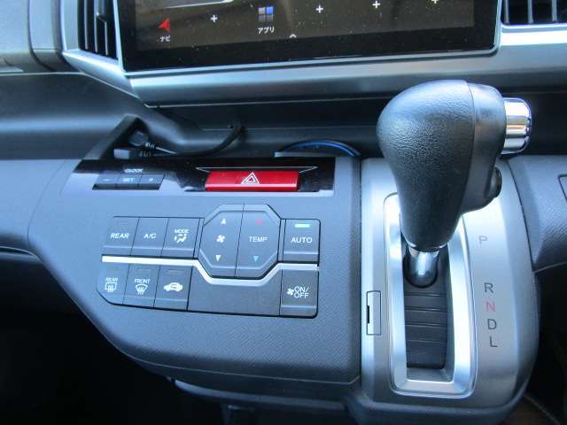 ★車両検索、有難うございます♪お問い合わせはポイント5亀山店専用フリーダイヤルまで（携帯可）♪三重県最大級のホンダディーラーネットワーク総展示台数1000台以上！買取・下取もお任せください♪