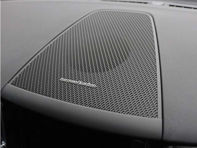 【harman/kardon】世界のオーディオファン垂涎のプレミアムサウンドシステムを搭載。原音に近い音場空間を忠実に再現。乗る人すべてに最良の音響体験を提供します。