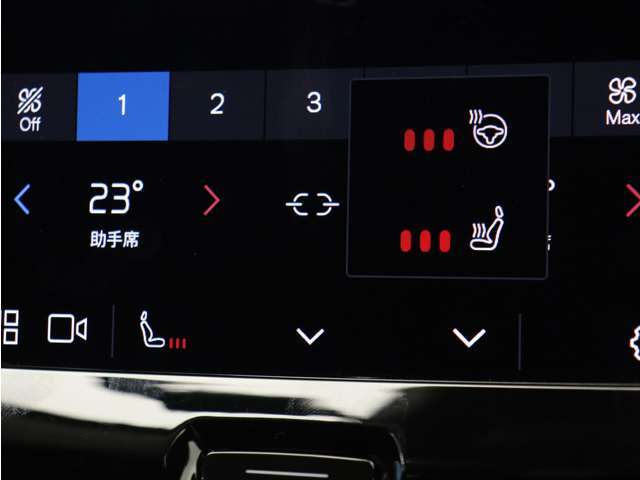 Google搭載によりさまざまな機能をハンズフリー操作できます。またフロントには、ステアリングホイールヒーター＆シートヒーターを装備！厳寒の地、北欧スウェーデン発祥のブランドならではのオプションです。