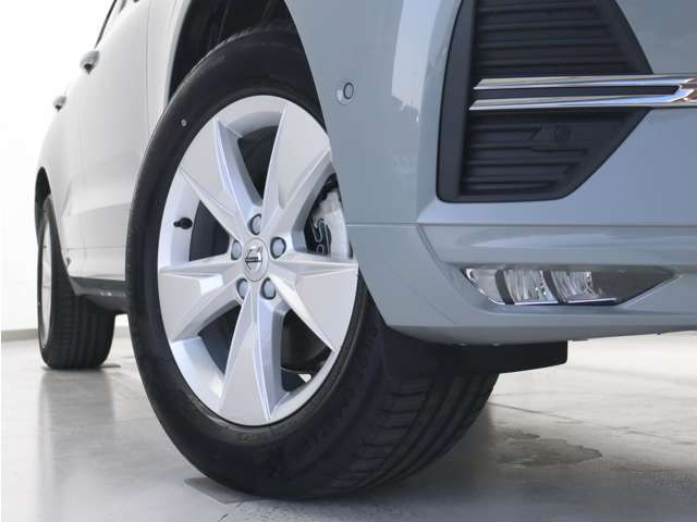 希少なモデル＆カラーにつき、ご検討はお早めにお願いいたします。【VOLVO SELEKT 東名横浜】車両詳細・お見積り等、お気軽にお問合せくださいませ。TEL:042-799-1436