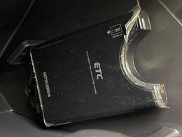 【ETC】高速道路の料金所をストレスなく通過！話題のスポットやサービスエリアに多い「スマートIC」利用時は必須のアイテムです。当店でセットアップを実施、ご納車当日からすぐにご利用いただけます！