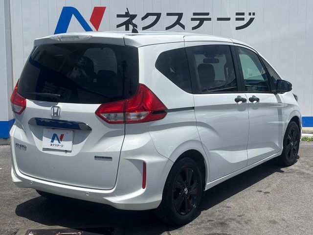 大好評のボディコーティング「弾スプラッシュコート」もご納車までに施工可能。通常のガラスコートと異なる、耐久年数6年の無機質ガラスコーティングが、ボディをキレイな状態に保ってくれます。