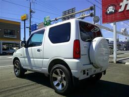 リアヴューです。プライバシーガラスも標準装備です。荷物かくしやエアコンの効きもちがいますね。日よけにも最適です。