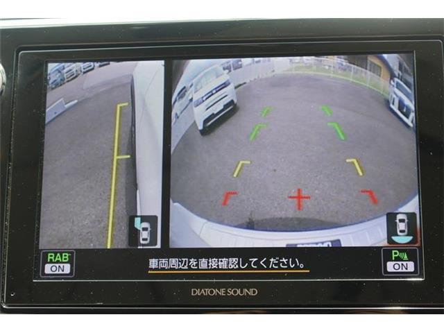 バックモニター付ですので、車庫入れも駐車もラクラクです。