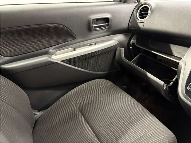 気持ちよく新しいカーライフをスタートしていただく為、納車前に外装磨き上げ、内装クリーニングを実施しています。