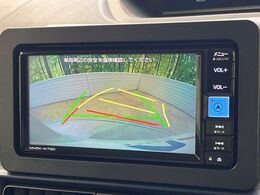 【バックカメラ】駐車時に後方がリアルタイム映像で確認できます。大型商業施設や立体駐車場での駐車時や、夜間のバック時に大活躍！運転スキルに関わらず、今や必須となった装備のひとつです！