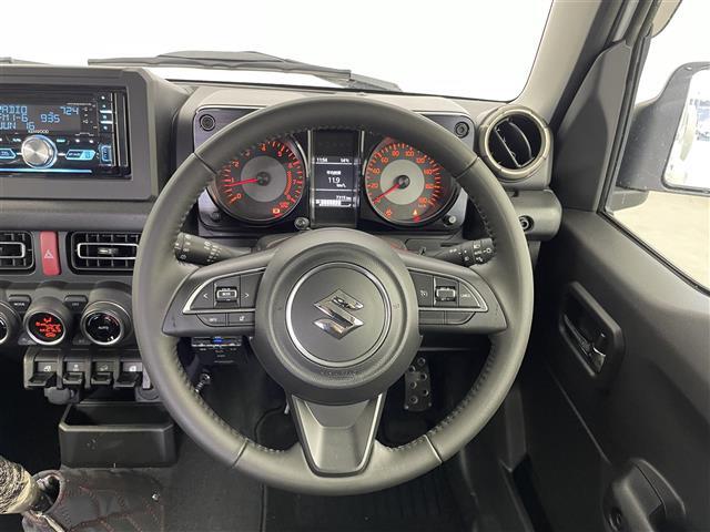 【ステアリング】軽い力で扱いやすいハンドルです。目立つ傷やスレなどなく綺麗な状態です！除菌プランいれていただくとさらに快適に！清潔なお車はお子様にも安心ですね！